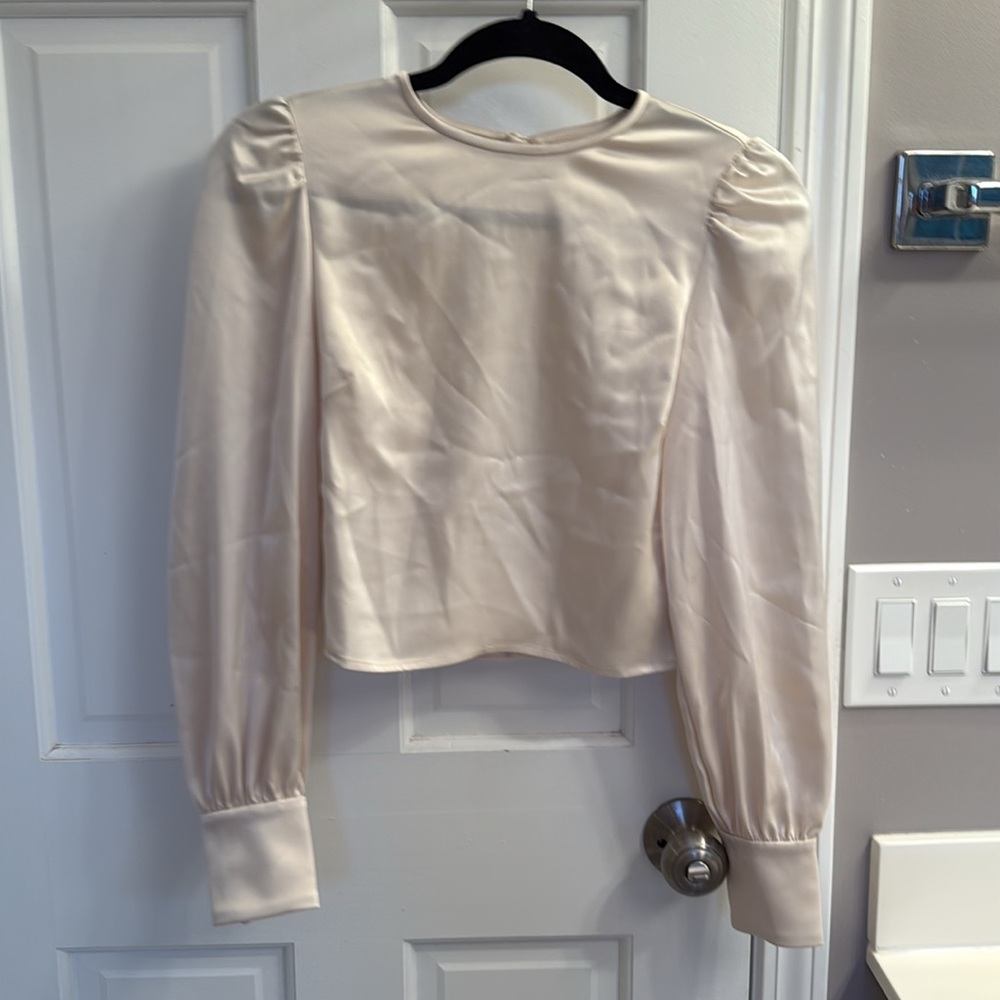 Aritzia Wilfred Besalu Blouse Long Sleeve Open Back Cropped Birch Cream - Picture 8 of 8